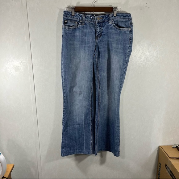 Refuge Blue Flare Wide Leg Jeans Fancy Back Pockets Distressed waist and hem - Picture 1 of 8